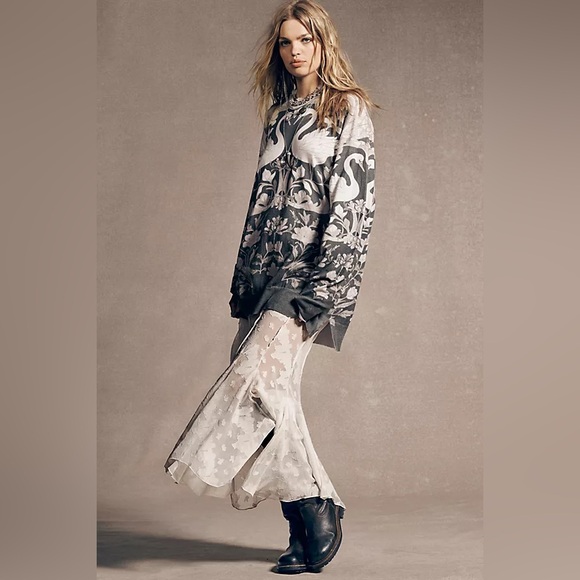 We The Free Tops - Free People We The Free Nouvelle Pattern Pullover Swan Graphic Sweatshirt Small